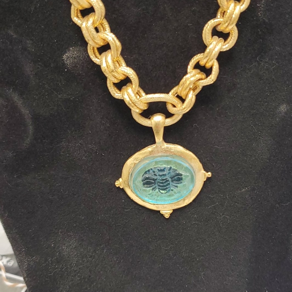 Triple link susan shaw custom glass bee medallion